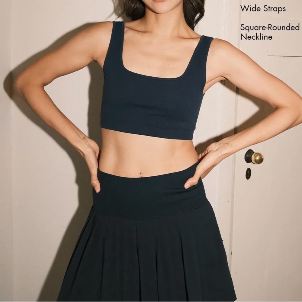 An Action A Day | Billie Seamless U-Neck Sports Bra - Navy